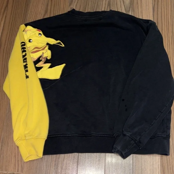 Rare Pokemon Nintendo Litlab Crewneck Sweatshirt Pikachu Size Medium - Picture 4 of 5